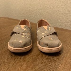 GUC Toddler girl (size 9) Tom’s